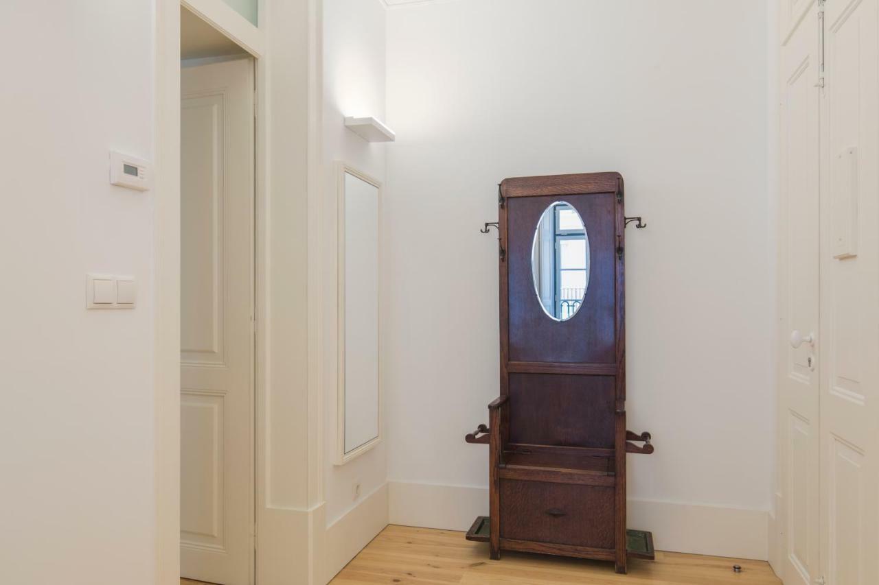 Charming 2 Bedroom Apartment In Baixa Chiado Lisbona Esterno foto